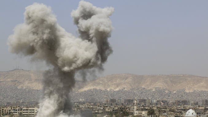 Fumée après une attaque aérienne dans le quartier de Jobar à l'est de Damas en Syrie, le 29 avril 2015. (Photo d'illustration) - Lens Young Dimashqi - AFP