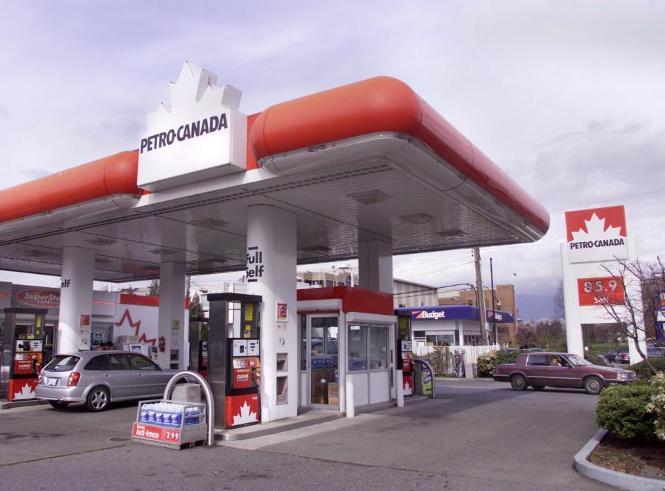 Cars pull in and out of a Petro-Canada station in Vancouver Tuesday March 23, 2004.   The federal government will sell its 19 per cent stake in Petro-Canada that could mean a windfall of $3 billion for the federal treasurey.(CP PHOTO/Chuck Stoody)