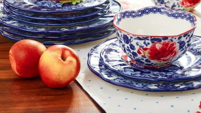 Set a table like Ree Drummond with this sale on 'Pioneer Woman' dinnerware  