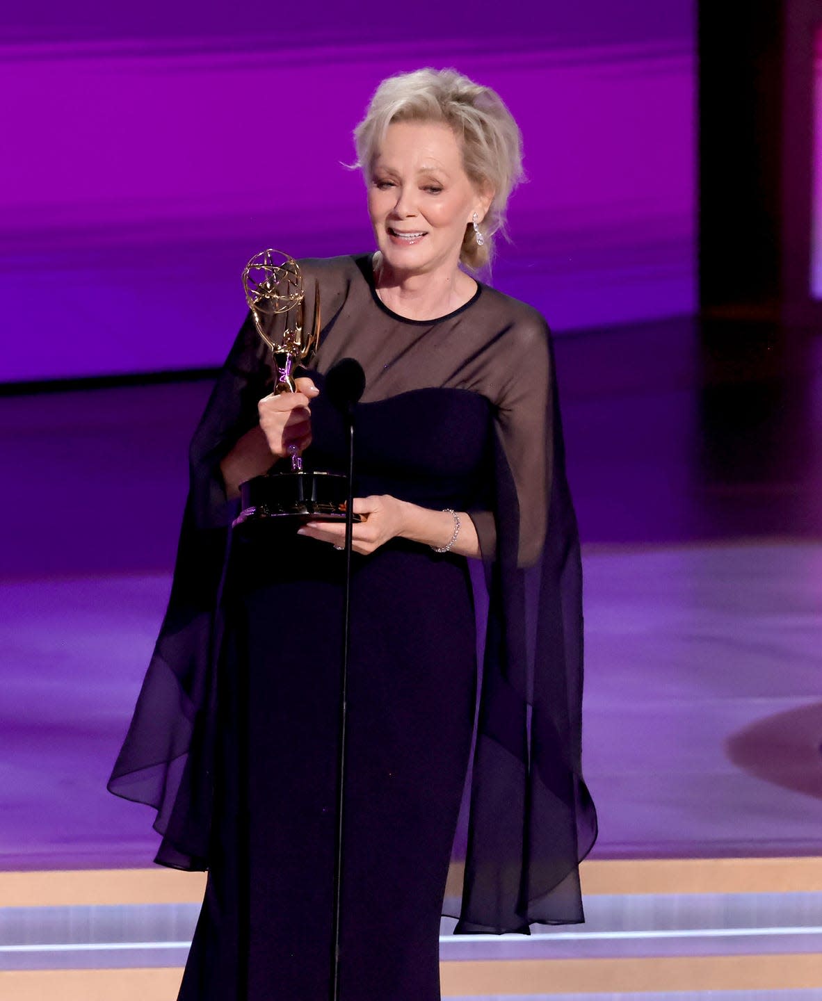 los angeles, california september 15 jean smart accepts the outstanding lead actress in a comedy series award for hacks onstage during the 76th primetime emmy awards at peacock theater on september 15, 2024 in los angeles, california photo by kevin wintergetty images