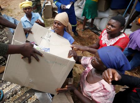 Victims of Cyclone Idai receive food aid at Siverstream Estates in Chipinge, Zimbabwe March 24 ,2019. REUTERS/Philimon Bulawayo