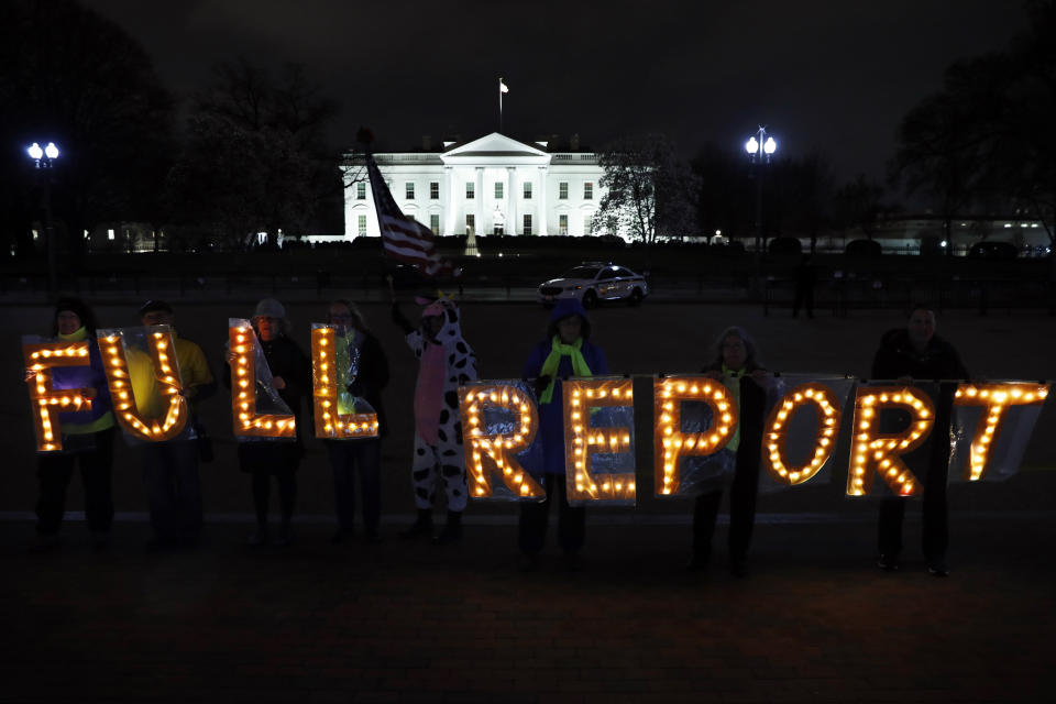 Demonstrators demand the full release of special counsel Robert Mueller's report outside the White House in Washington, D.C., on Monday. (Photo: Jacquelyn Martin/AP)