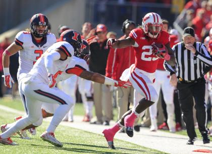 Wisconsin's Melvin Gordon stiff-arms an Illinois defender during the Badgers' win Saturday. (AP)