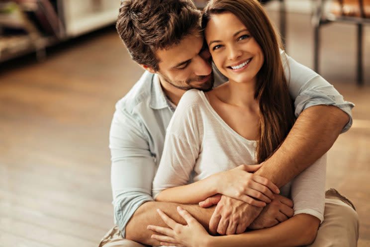 Amor y respecto van de la mano. No caigas tan bajo como para creer que su desempeño intelectual va asociado a su ciclo hormonal. (Foto: Getty)