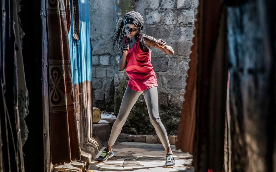 Box Girls - How boxing is empowering girls in Kenya - Luis Tato