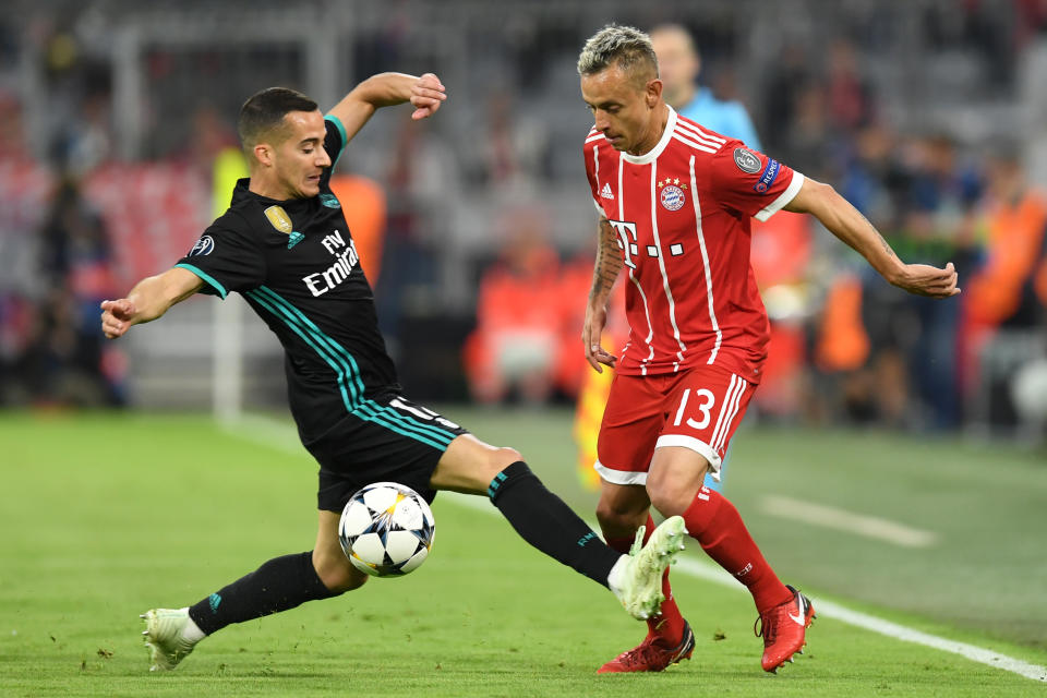 <p>On l’attendait depuis 20 minutes ! Mais le voilà : le premier tir cadré du match. A plus de 20 mètres, Rafinha tente sa chance. Mais sa frappe, un peu trop centrée, ne surprend pas Navas. (Crédit AFP) </p>