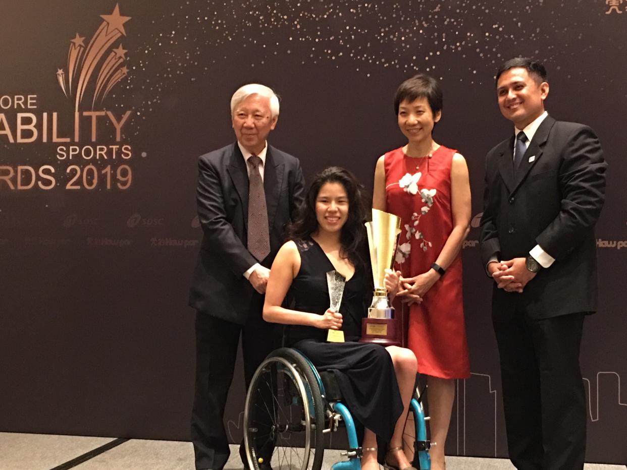 Para swimmer Yip Pin Xiu receives her Sportswoman of the Year honour at the Singapore Disability Sports Awards 2019. Beside her are (from left) Haw Par Corporation executive director Han Ah Kuan, MCCY Minister Grace Fu and Singapore Disability Sports Council president Kevin Wong. (PHOTO: Chia Han Keong/Yahoo News Singapore)