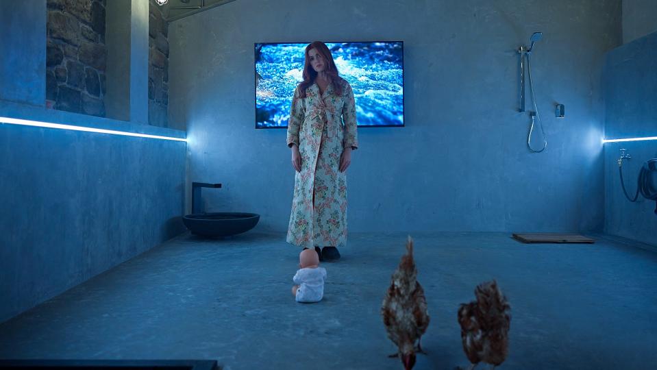 WOLF LIKE ME -- "Episode 202" Episode 202-- Pictured: Isla Fisher as Mary-- (Photo by: Narelle Portanier/Peacock)
