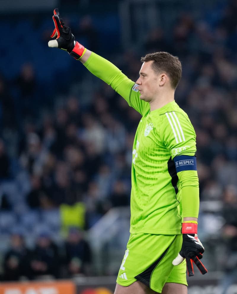 Munich goalkeeper Manuel Neuer in action during the UEFA Champions League round of 16 first leg soccer match between Lazio Roma and Bayern Munich at the Olympic Stadium. Sven Hoppe/dpa