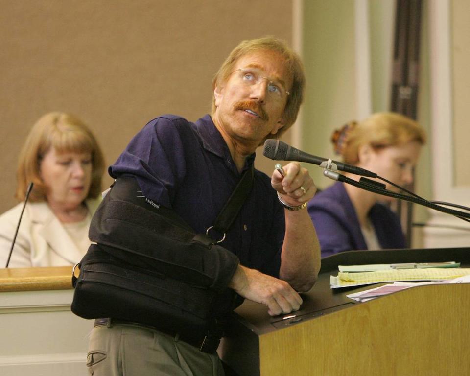 Bruce Simpson, representing the Wellesley Heights neighborhood, used a laser pointer during a presentation at a council meeting at the Lexington Fayette Urban County Government Building on East Main St. in Lexington, August 17, 2006. One of the items discussed was the proposed soccer complex at Cardinal Run park.