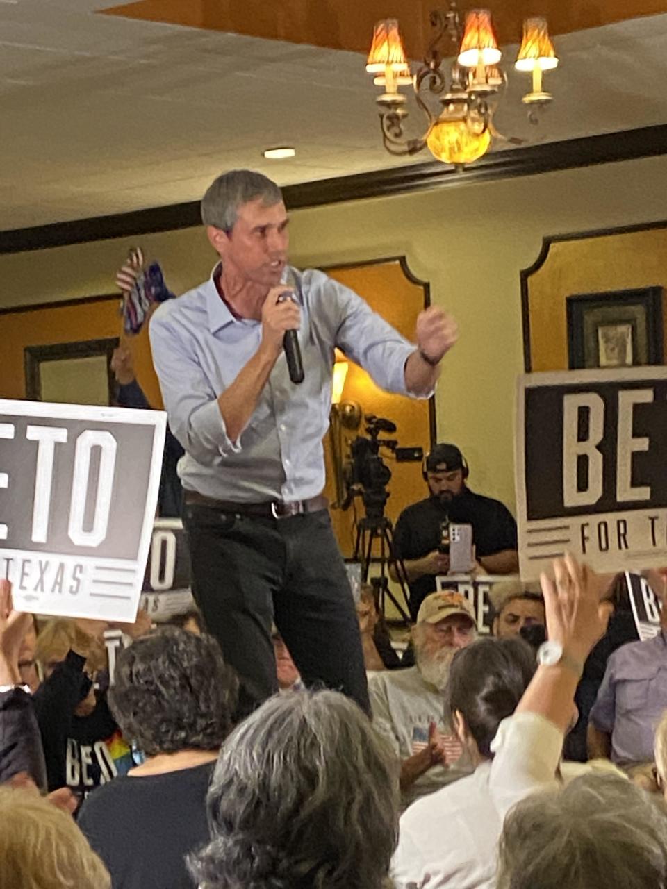 Beto O'Rourke in Laredo, Texas. / Credit: Caroline Linton / CBS News