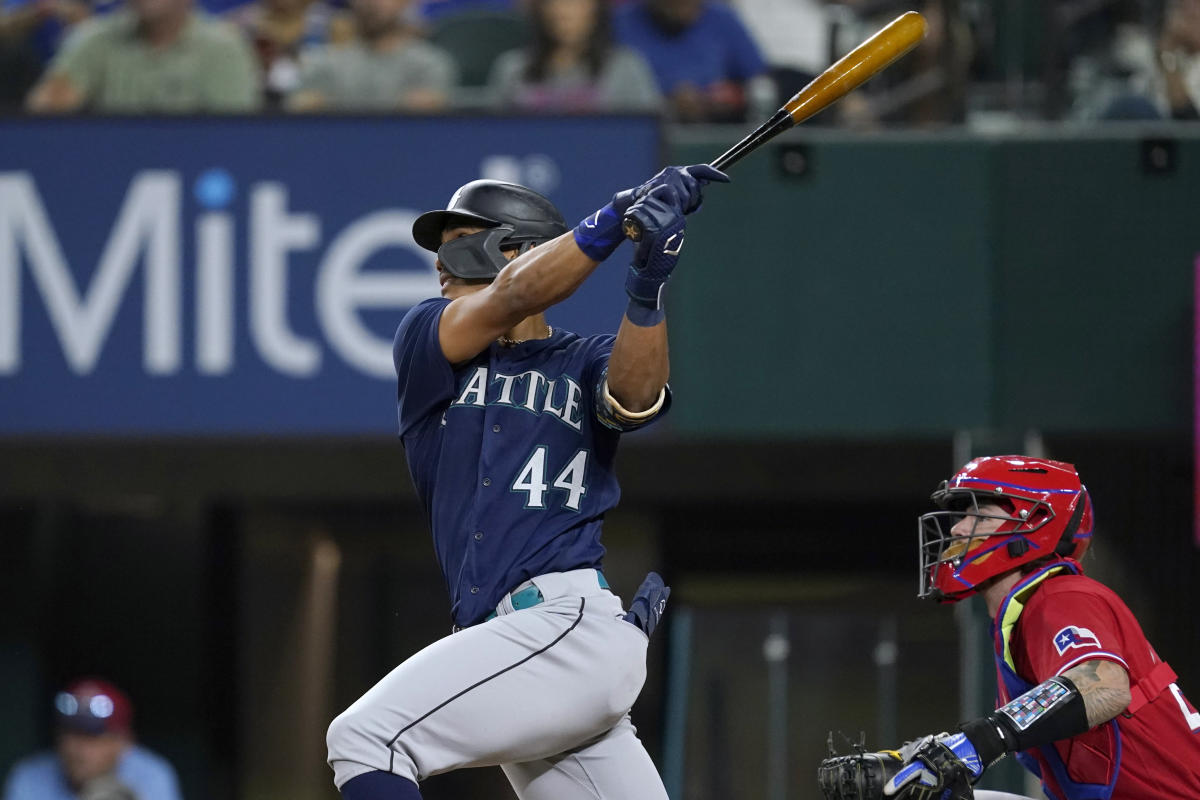 Julio Rodriguez making other players look small : r/Mariners