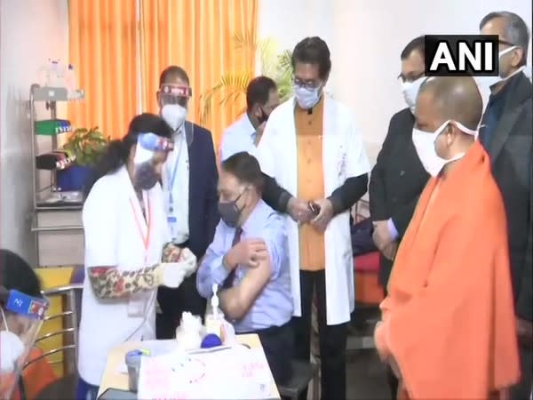 Yogi Adityanath reviewing vaccine admiration in Lucknow