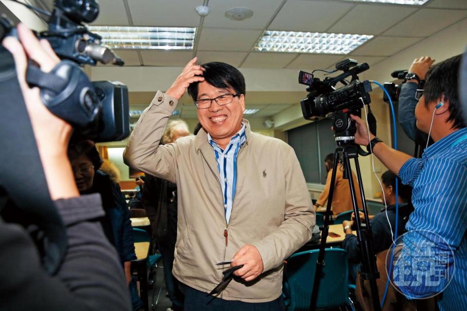 台灣民意基金會董事長游盈隆（圖）也登記參選民進黨主席，將與卓榮泰爭奪黨魁寶座。
