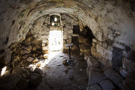 A room, which is part of an archaeological site, is seen in the Jewish settler neighbourhood of Tel Rumeida, in the divided city of Hebron in the occupied West Bank January 19, 2014. REUTERS/Ronen Zvulun