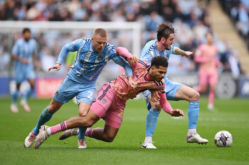 Georginio Rutter of Leeds United battles for possession
