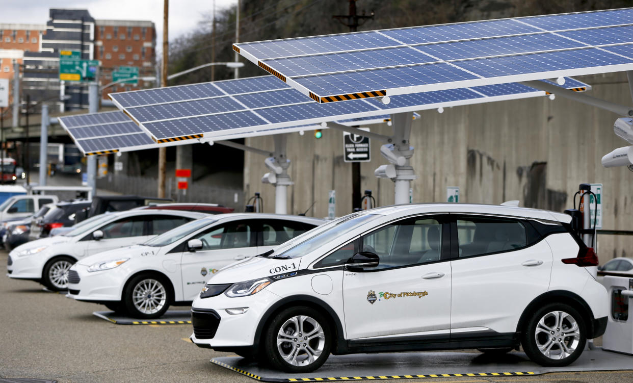 Some of the city of Pittsburgh's fleet of electrical vehicles parked under solar charging panels.&nbsp; (Photo: ASSOCIATED PRESS)