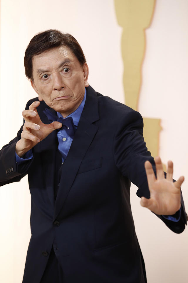 94yearold James Hong's poses steal the 2023 Oscars red carpet