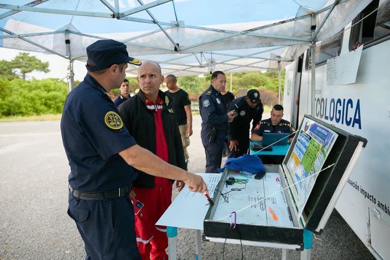 Comando de incidentes que se armó para la búsqueda de los kayakistas desaparecidos entre Valeria del Mar y Cariló