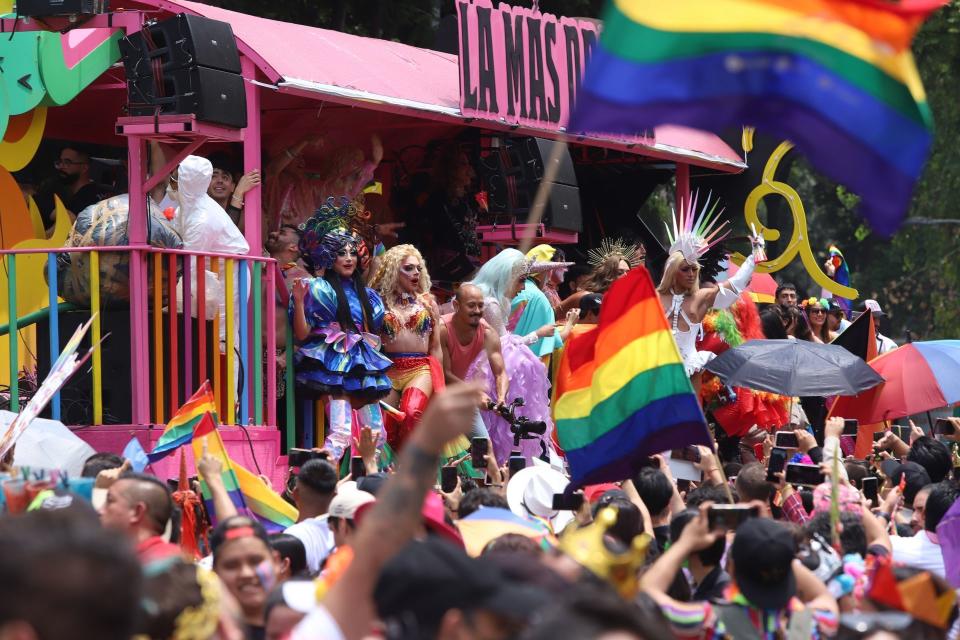 Participantes del reality La Más Draga durante la marcha 2022 del Orgullo LGBTTTIQ+ en CDMX.