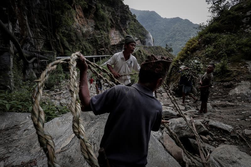 The Wider Image: Nepal's honey gatherers say fewer hives threaten tradition