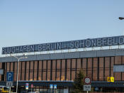 In der Hauptstadt gibt es gleich zwei Airports. Trotzdem mussten sich die Passagiere in Geduld üben. In Berlin-Schönefeld konnten 3.068 von den 20.968 Flügen nicht ihren Zeitplan einhalten. Platz 7. (Bild-Copyright: Stefan Papp/ddp Images)