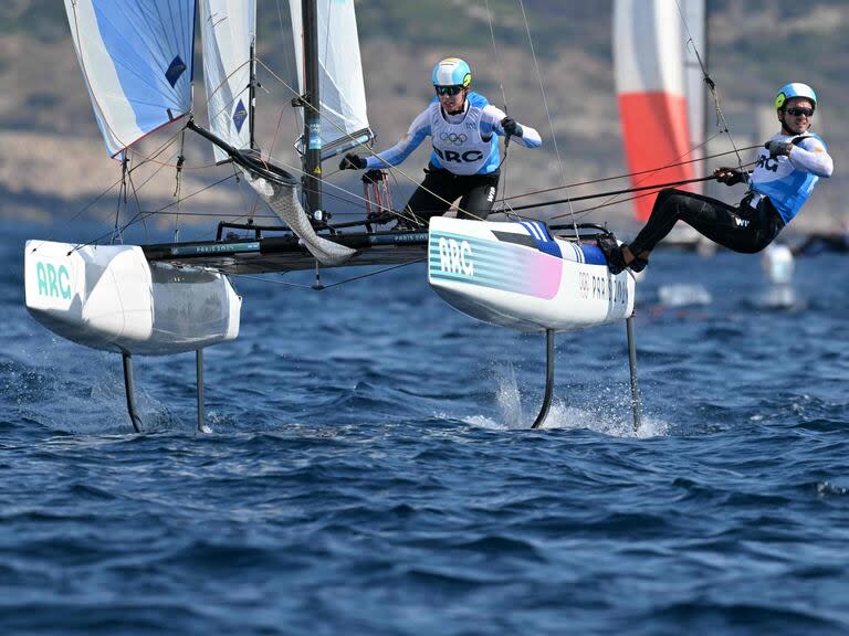 Los argentinos Mateo Majdalani y Eugenia Bosco lograron la medalla de plata en Nacra 17 de vela