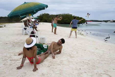 Tourists chat and take pictures on a beach in the archipelago of Los Roques May 29, 2015. REUTERS/Carlos Garcia Rawlins