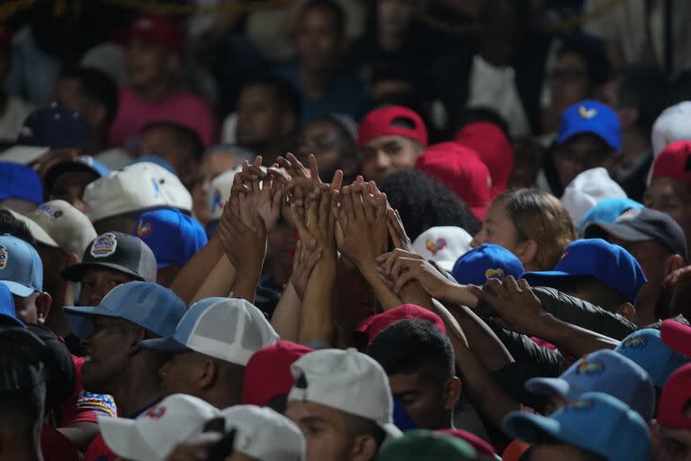 Seguidores de Maduro en Plaza Bolívar