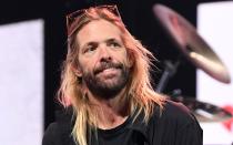 Sein Tod schockierte die gesamte Musikwelt: Am 25. März starb Taylor Hawkins, Schlagzeuger der Foo Fighters, im Alter von nur 50 Jahren. Er und viele weitere Persönlichkeiten aus Film, Fernsehen, Musik, Sport und Politik schieden in den ersten sechs Monaten des Jahres 2022 bereits aus dem Leben. (Bild: Kevin Winter/Getty Images for iHeartMedia)