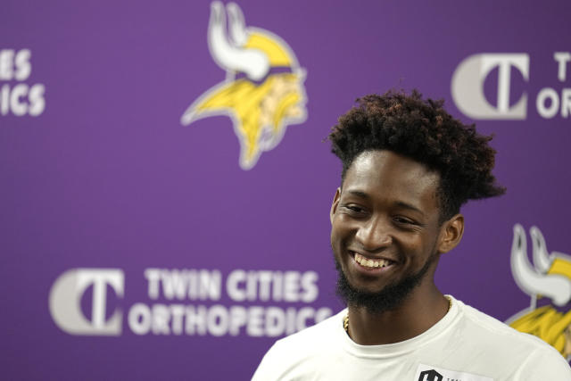 Vikings lose cornerback Akayleb Evans to a concussion vs. Bills