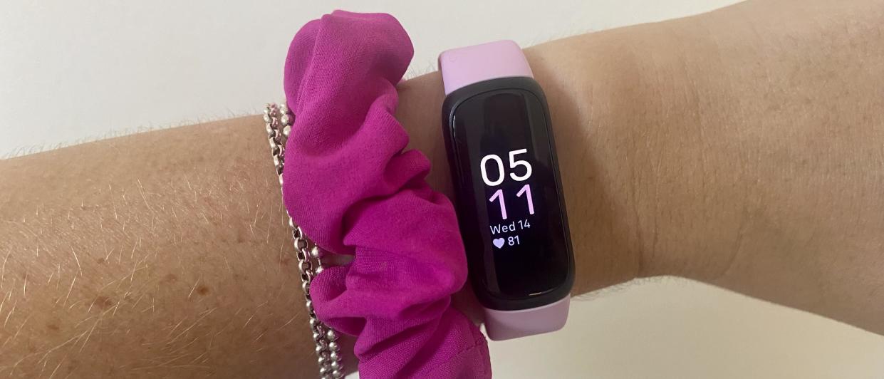  Fitbit Inspire 3 on a person's wrist. 