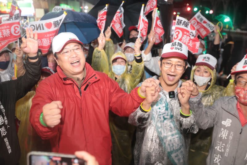 ▲基隆市長候選人蔡適應偕同市長林右昌舉行「手牽手護基隆」造勢活動。（圖片提供／蔡適應競選團隊）