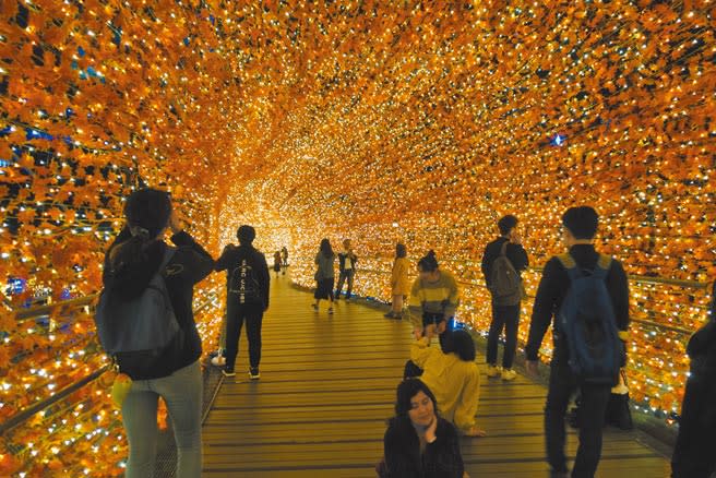 「香榭光廊」發想自《愛麗絲夢遊仙境》穿越的場景，充滿浪漫夢幻氛圍。（黃采薇攝）