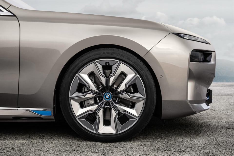 P90458176_highRes_the-new-bmw-i7-xdriv.jpg