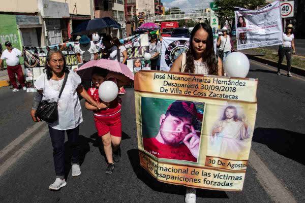 Marcha de colectivos y familias de desaparecidos en México, exigen atención y seguridad.