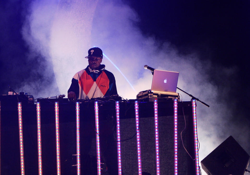 DJ Jazzy Jeff performing