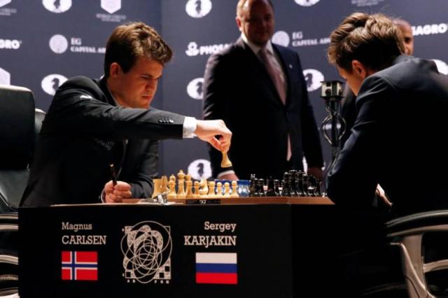 Carlsen versus Nepomniachtchi: FIDE World Championship Round 11