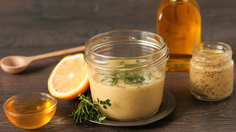 honey mustard with ingredients 