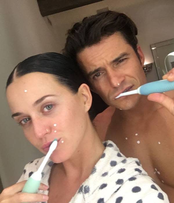 katy-perry-orlando-bloom-toothbrush-bday