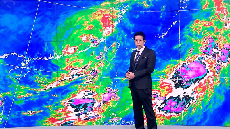 海葵颱風遠離，其帶來的水氣仍對台灣造成影響。