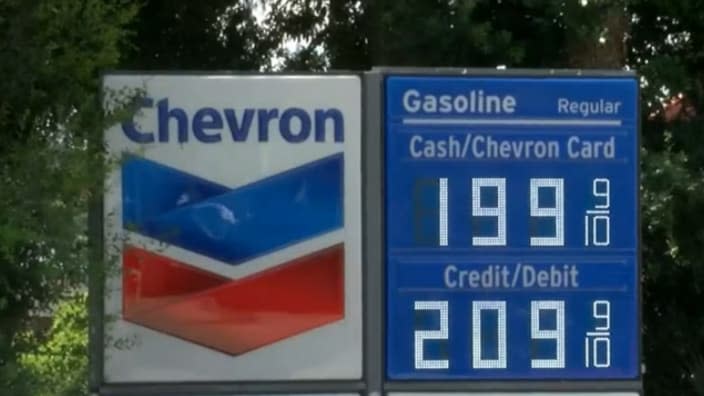 Commuters in Hinesville, Georgia, saw the above signage over the July 4th weekend; Ravi Patel’s gas station cut fuel prices down to $1.99 a gallon — more than $2 less than the national average price. (Photo: Screenshot/YouTube.com)