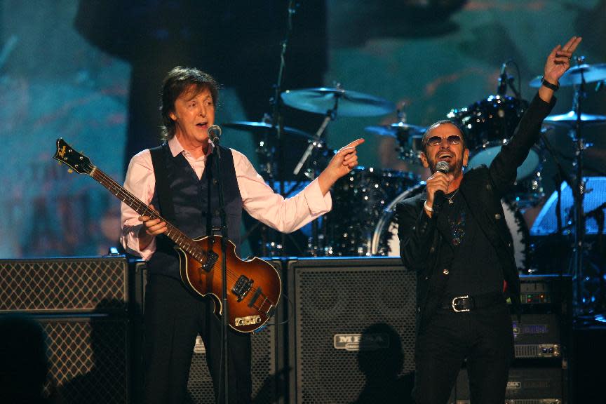 Paul McCartney y Ringo Starr durante su presentación en el concierto “The Night that Changed America: A Grammy Salute to the Beatles” el lunes 27 de enero de 2014. (Foto Zach Cordner/Invision/AP)