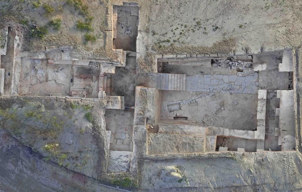 The Casas del Turuñuelo site as seen from above. The left-most room is the upper chamber. The right-most room is the courtyard