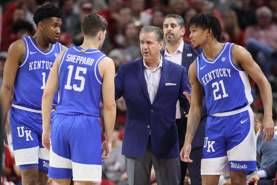 Kentucky coach John Calipari talks to his team during a timeout in the first half. The Wildcats rebounded from a slow start and defeated the host Razorbacks on Saturday night.