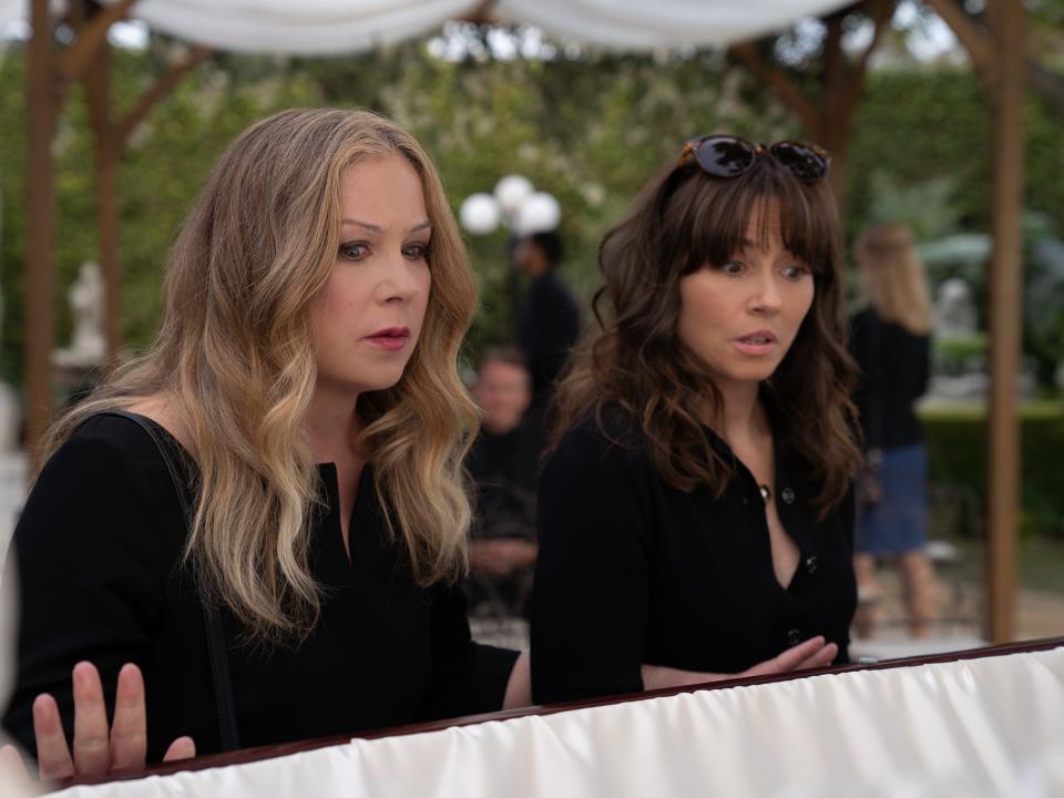 Christina Applegate and Linda Cardellini in "Dead to Me" season three.