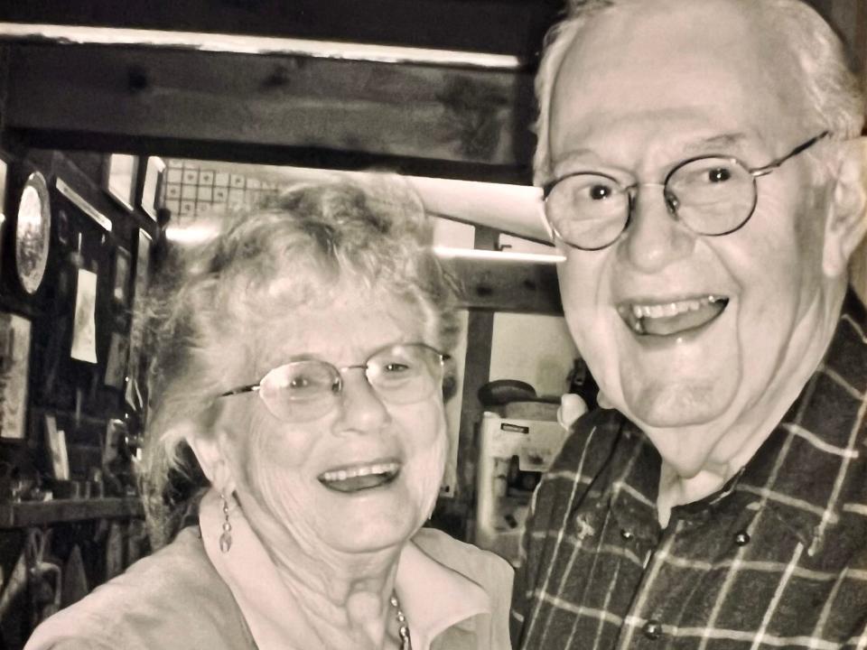 Wanson und seine Frau Mary Sue. Sie starb im Alter von 100 Jahren im Jahr 2022. - Copyright: Courtesy of Roger Wonson