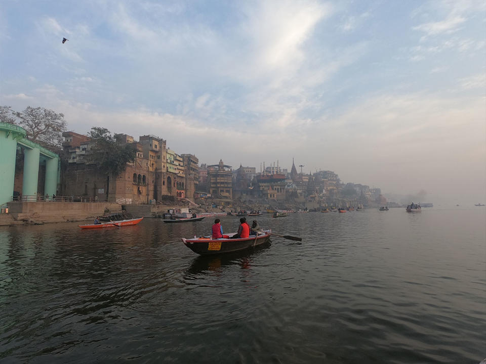 10 stunning photos of Varanasi as seen from a boat on the Ganga