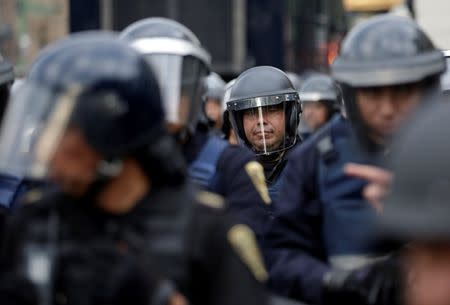 Riot police stand guard outside the Bellas Artes museum as protesters (not pictured) from the National Coordination of Education Workers (CNTE) teachers’ union take part a march against President Enrique Pena Nieto's education reform, along the streets in Mexico City, Mexico June 17, 2016. REUTERS/Henry Romero