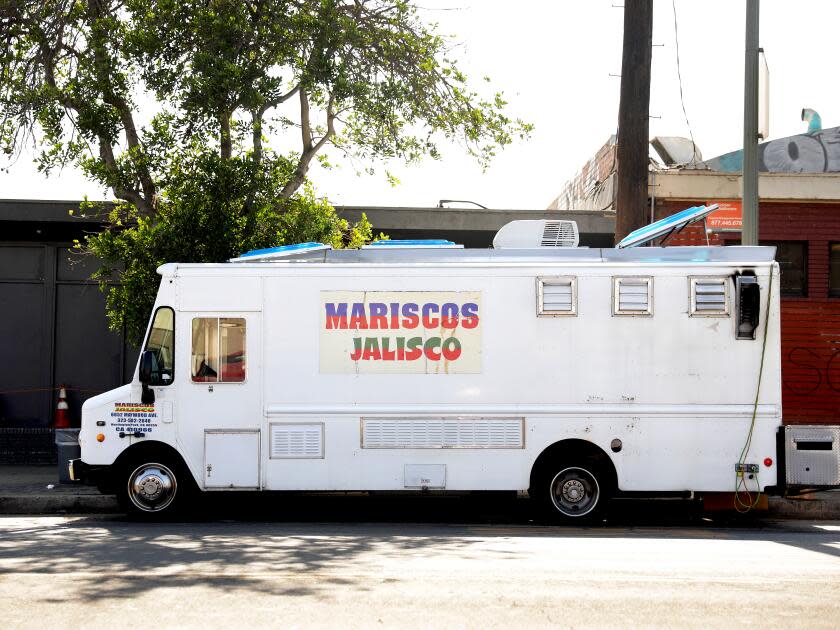 LOS ANGELES-CA-OCTOBER 16, 2020: The Mariscos Jalisco truck in Los Angeles on Friday, October 16, 2020. (Christina House / Los Angeles Times)